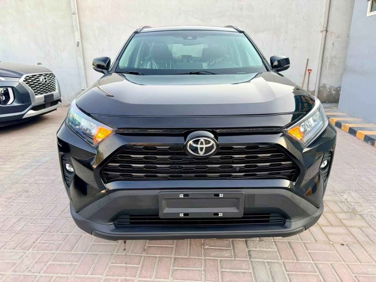 Toyota RAV4 2020 Toyota RAV4 LE 4x4 / AWD – Black   Mileage: 80,049  Engine: 2.5L 4-Cylinder Gasoline Horsepower