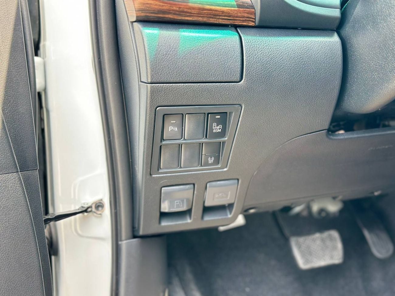 Toyota Hilux 2.8L DSL A/T // 2026 // High Option With Cruise Control , DVD , Wireless Charger , Side Step // Spec