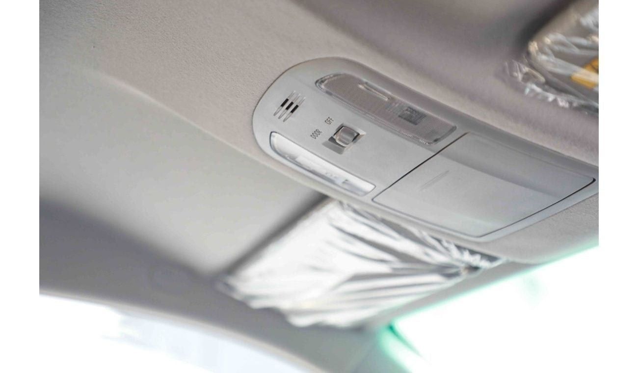 Toyota Hilux 2025 TOYOTA HILUX LOW 2.7 - PLATINUM WHITE PEARL inside BLACK | Export Only