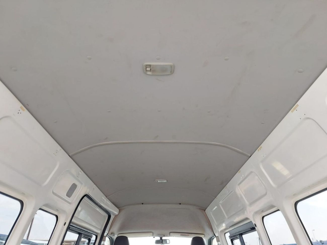 تويوتا هاياس TOYOTA HIACE VAN RHD 2015 MODEL 3.0 L DIESEL AUTOMATIC(PM15731)