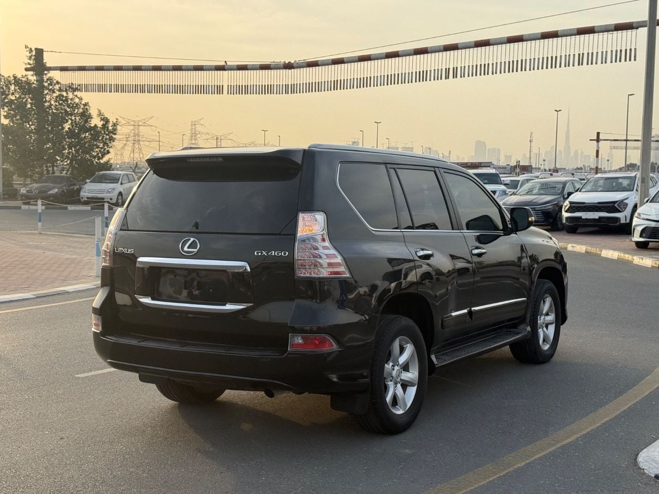 Lexus GX460 PLATINUM 2017 Prestige 4.6L FULL OPTION GCC