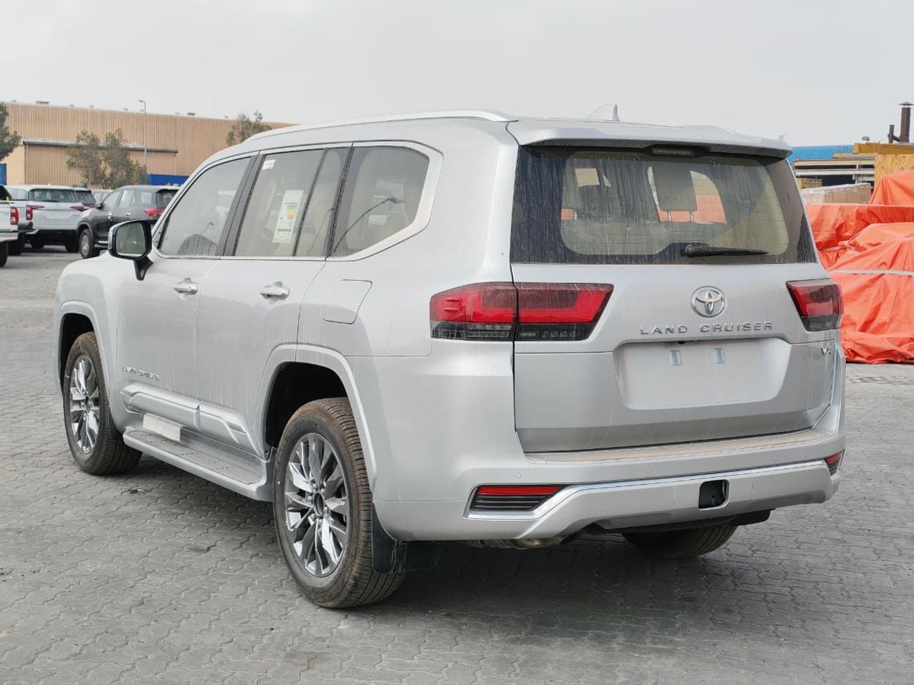 تويوتا لاند كروزر 2025 Toyota Land Cruiser LC300 VX Full-Option with Radar 4.0L V6 Naturally-Aspirated Petrol A/T 4WD