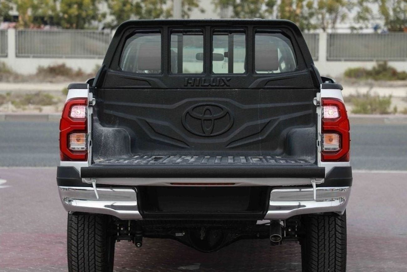 تويوتا هيلوكس 2025 TOYOTA HILUX HI 2.7 - PLATINUM WHITE PEARL inside MAROON | Export Only
