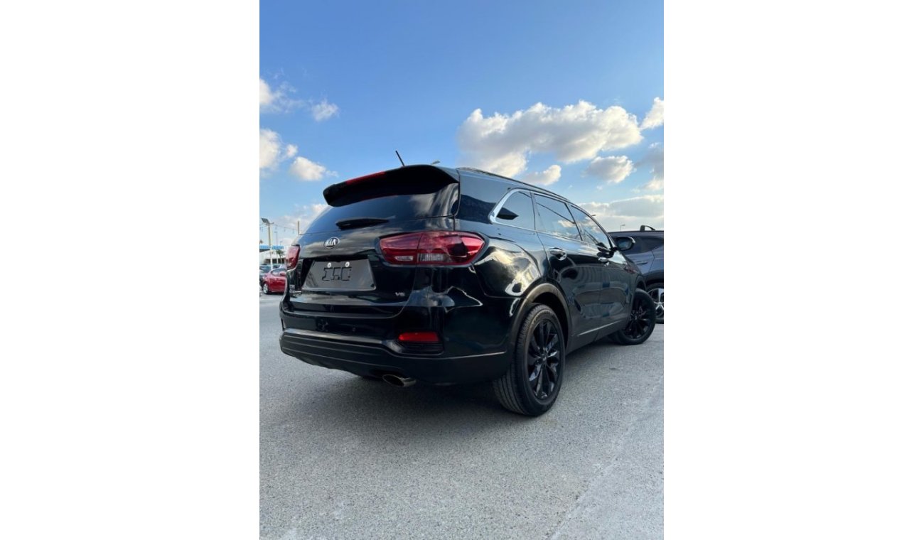 Kia Sorento car in good condition 2019 with engine capacity 3.3