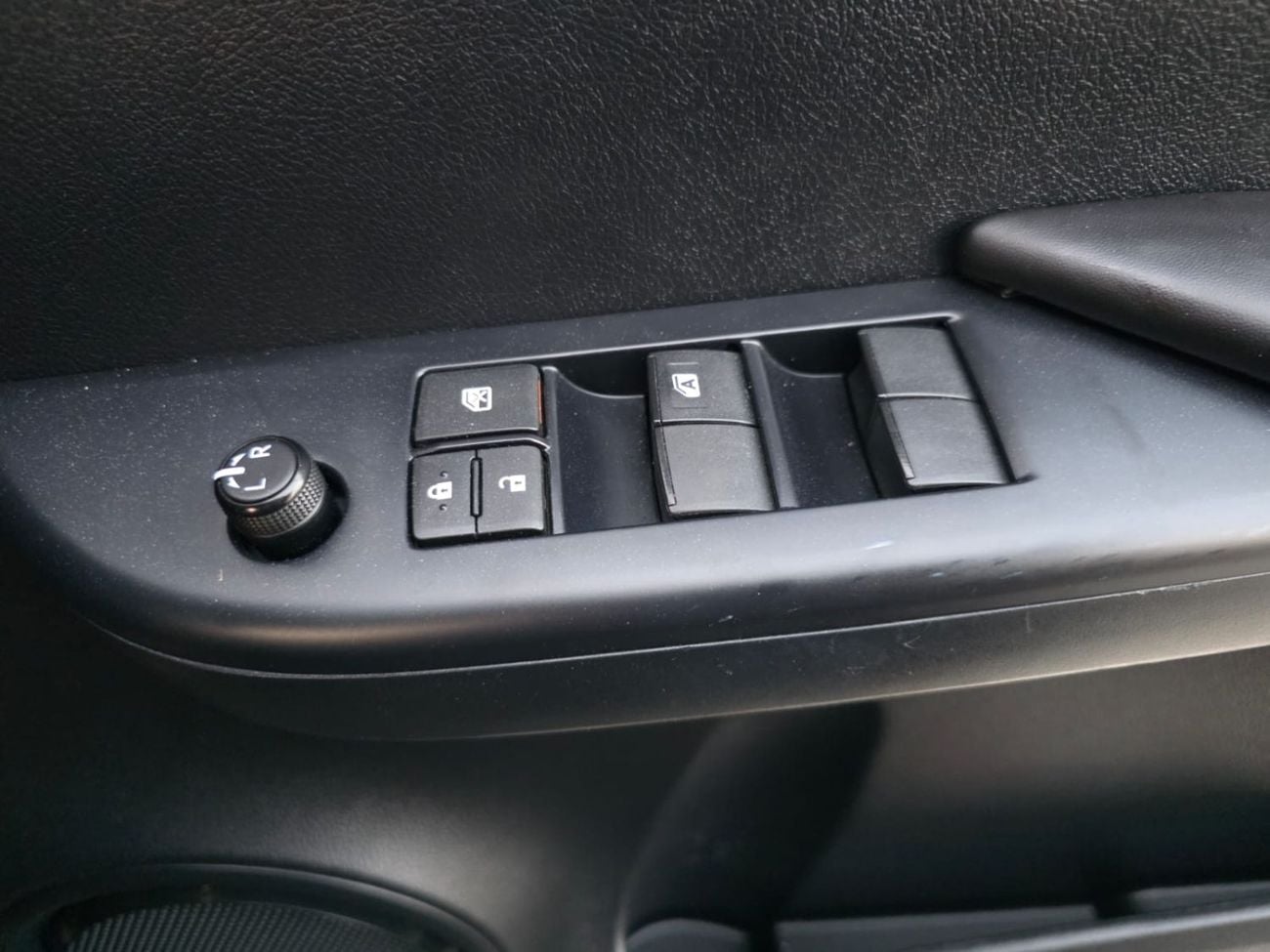 Toyota Hilux DOUBLE CABIN | RHD | 2.8 DIESEL ENGINE | 4WD | AT