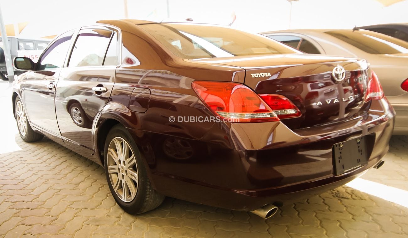 تويوتا افالون Limited