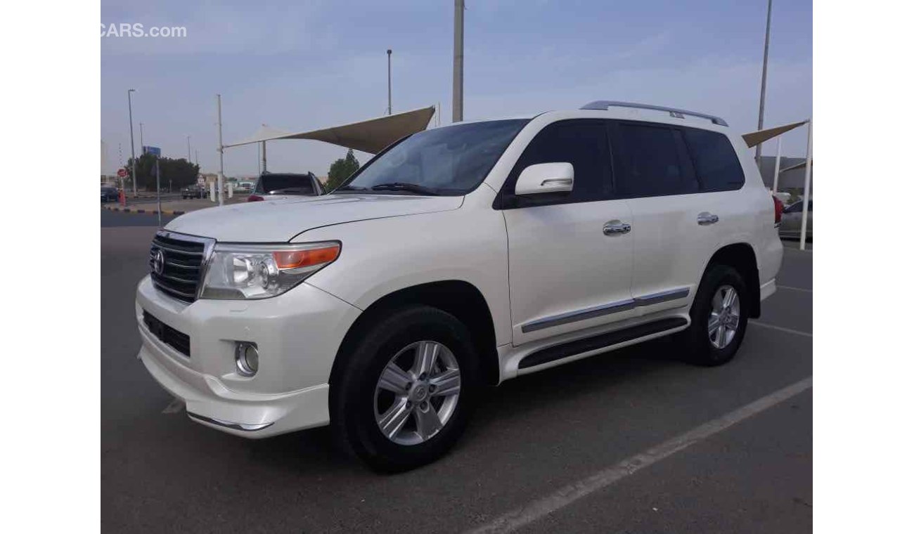 Toyota Land Cruiser فل ابشن بحاله ممتاذه صبغة وكاله لاتحتاج لاى مصاريف نهائيا