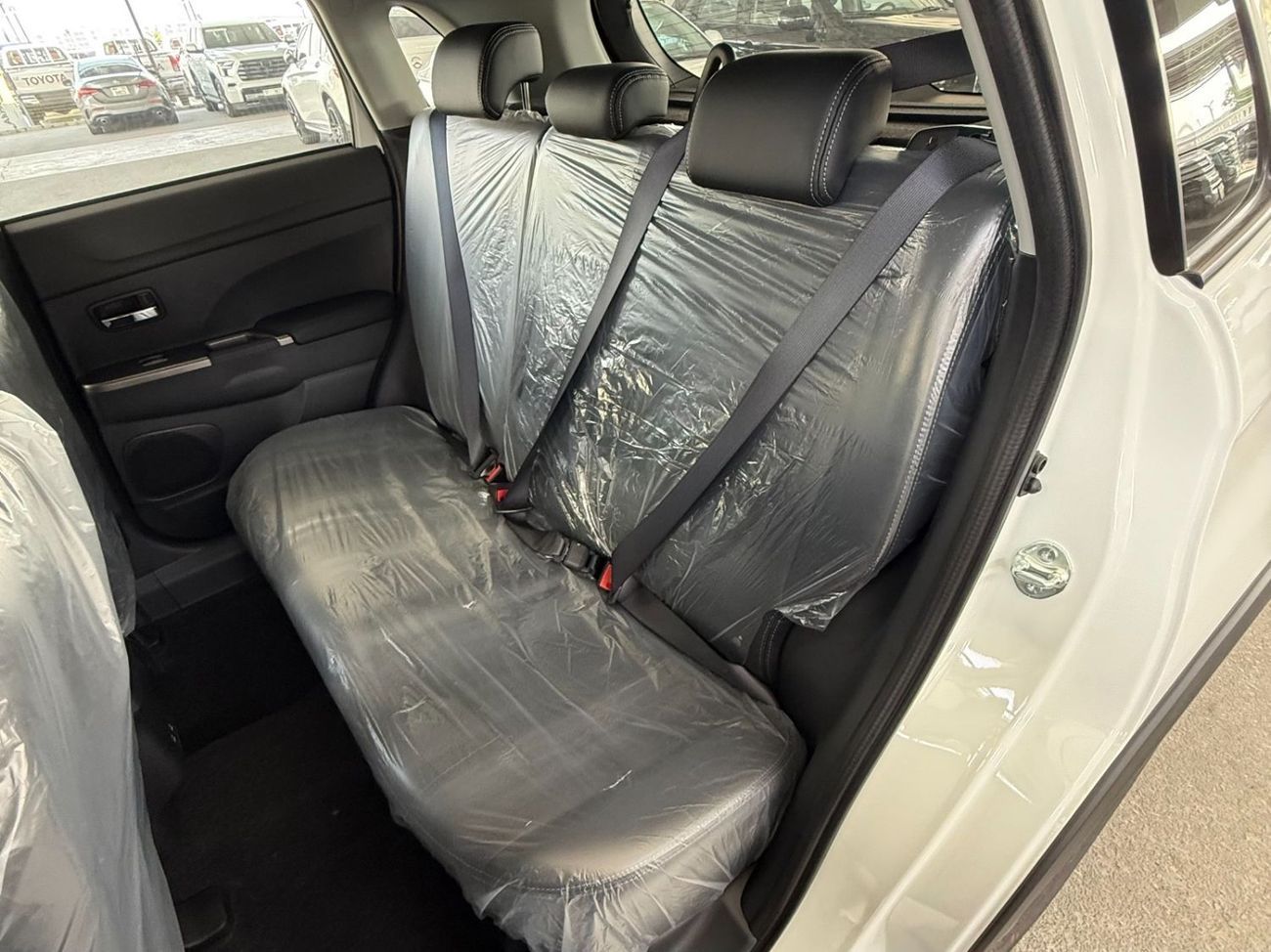 ميتسوبيشي ASX 2.0 LUXURY 4WD PANORAMA **EXPORT ONLY**التصدير فقط خارج الخليج***