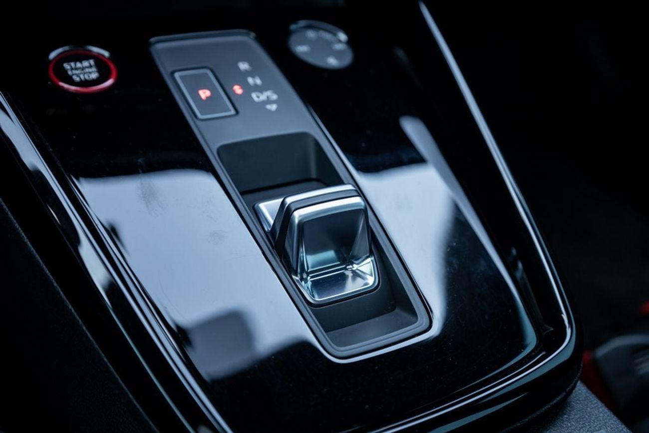 أودي RS3 TFSI quattro 2.5L Sportback