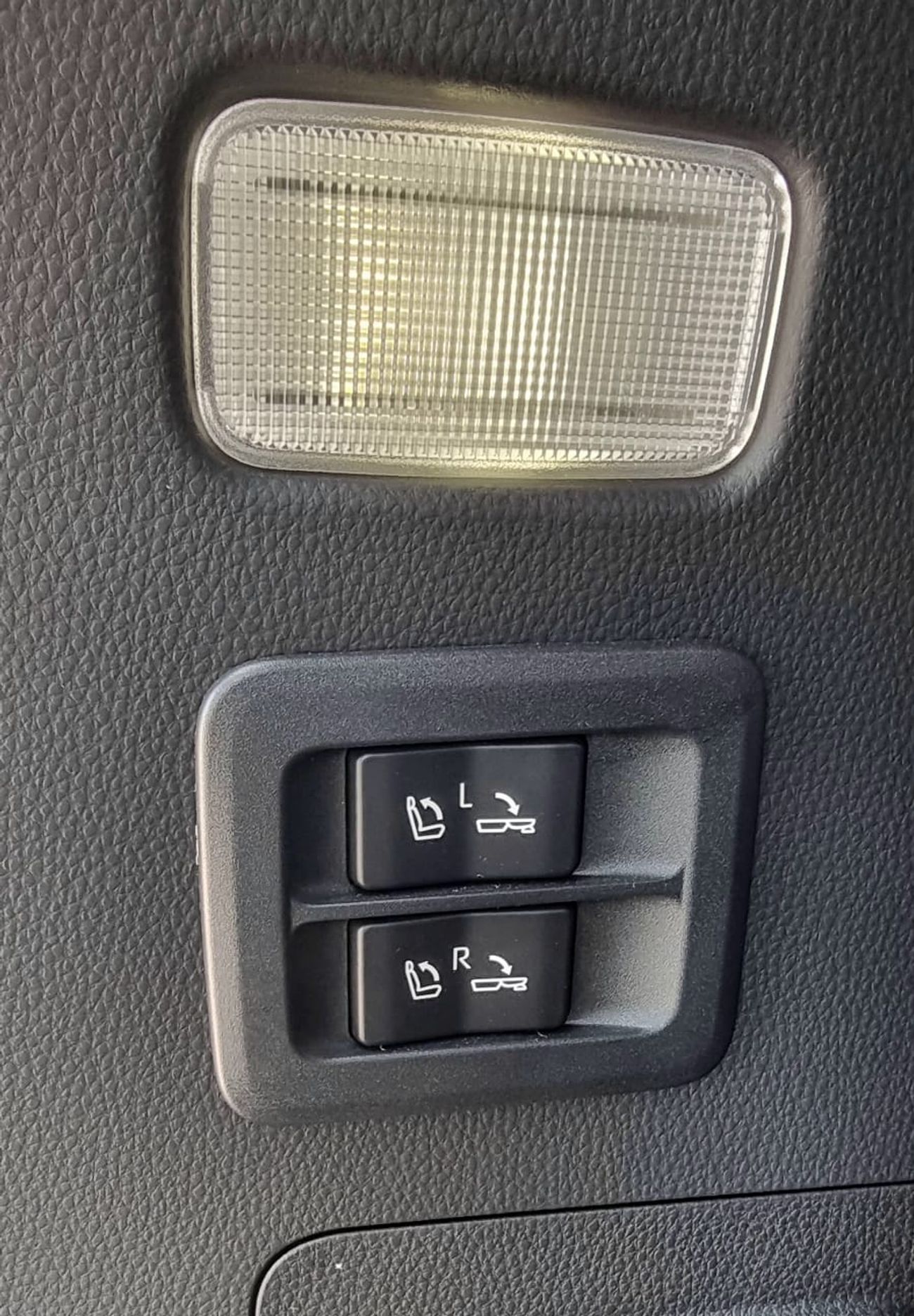 تويوتا لاند كروزر TOYOTA LAND CRUISER 3.5L PETROL VX TWIN TURBO MY2025