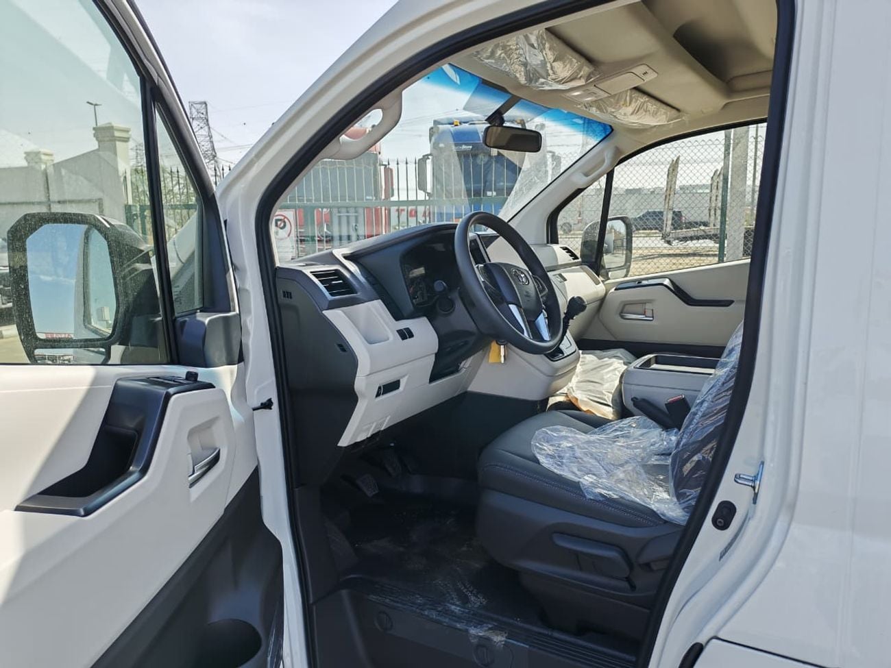 تويوتا هاياس 2026 Toyota Hiace GL 14-Seater High-Roof Full-Option 2.8L 4-Cyl Diesel M/T RWD Export Only