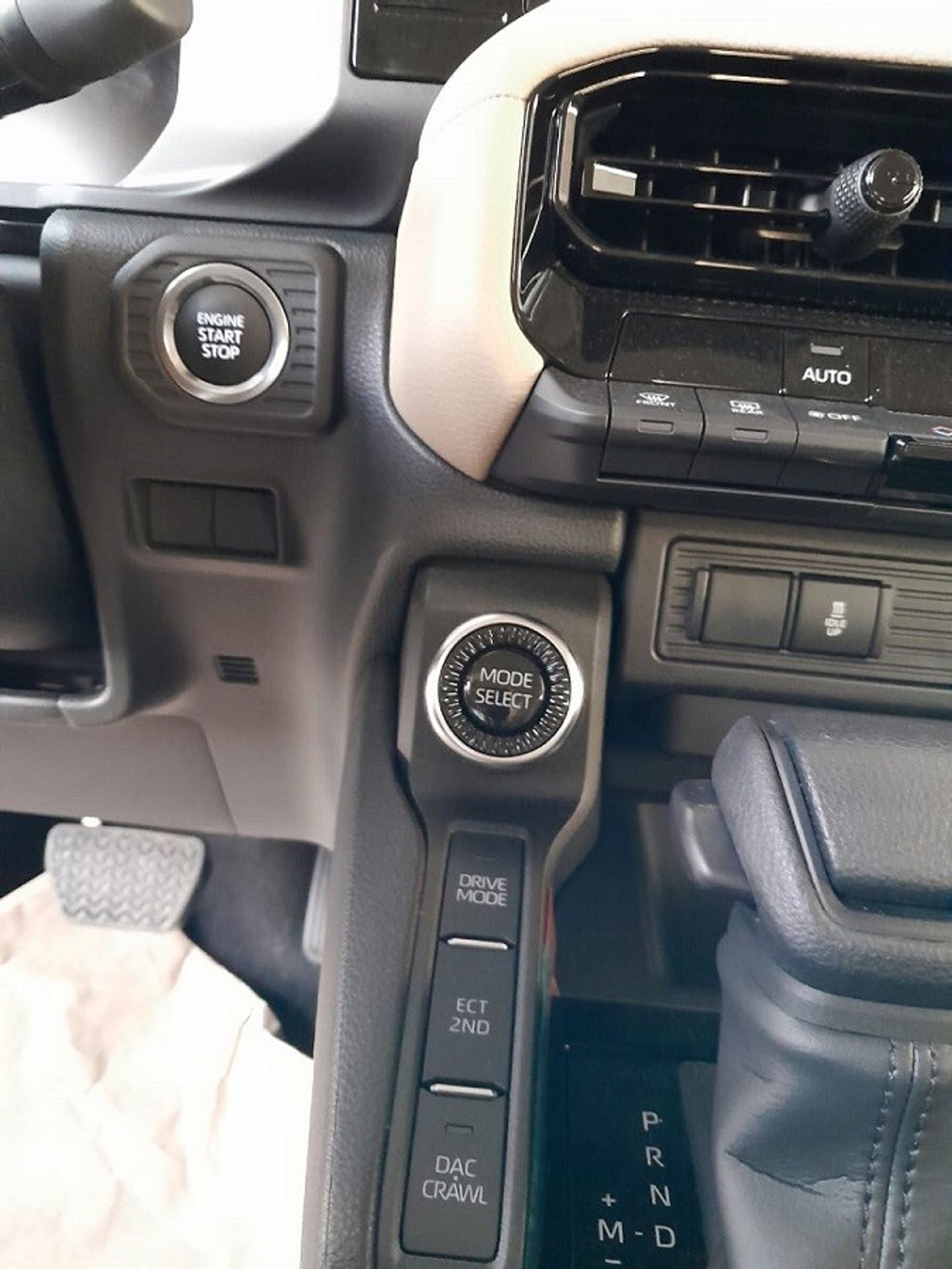 تويوتا برادو 2.8L LIMITED 4X4 (DIESEL)