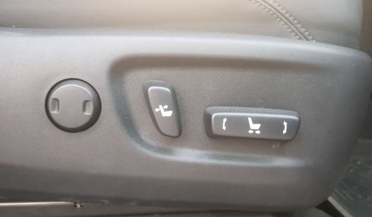 Toyota Prado 2.7cc PETROL LEATHER SEATS ELECTRIC SEATS 7 SEATER FACELIFTED INTERIOR AND EXTERIOR TO 2022 DESIGN