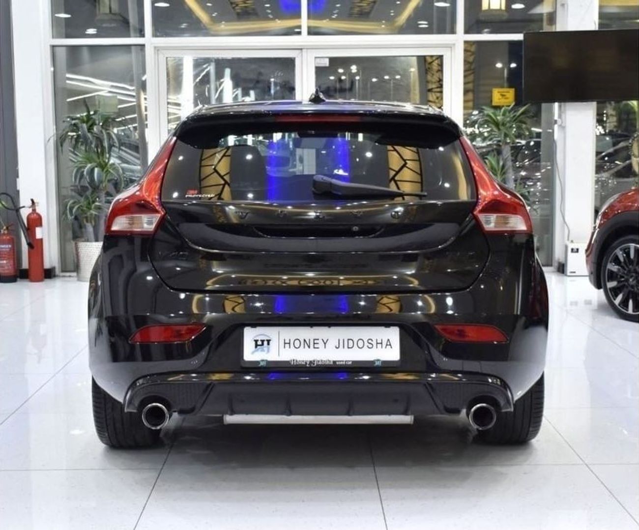 فولفو V40 EXCELLENT DEAL for our Volvo V40 T5 ( 2018 Model ) in Black Color GCC Specs