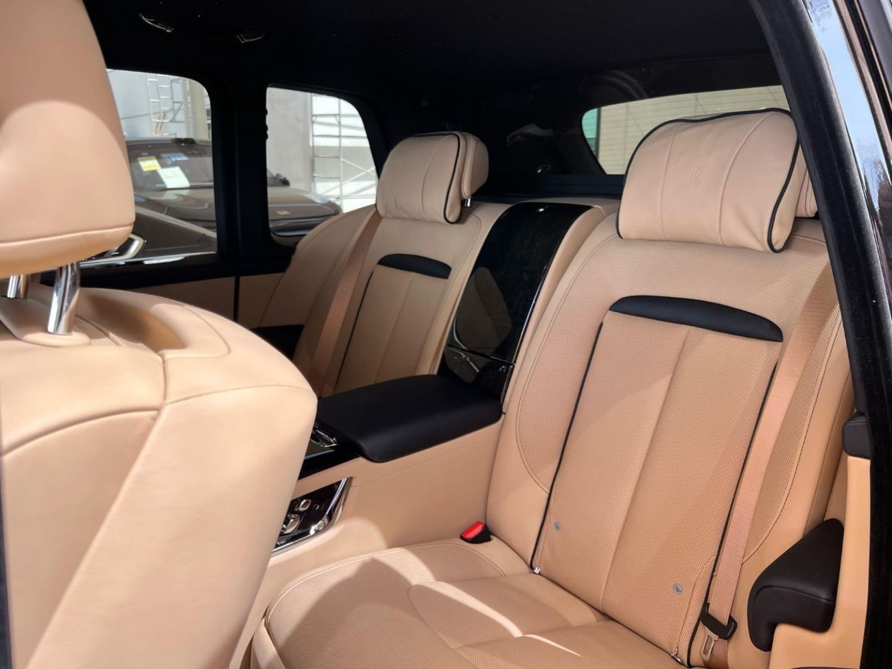 Rolls-Royce Cullinan ROLLS-ROYCE CULLINAN BLACK BADGE