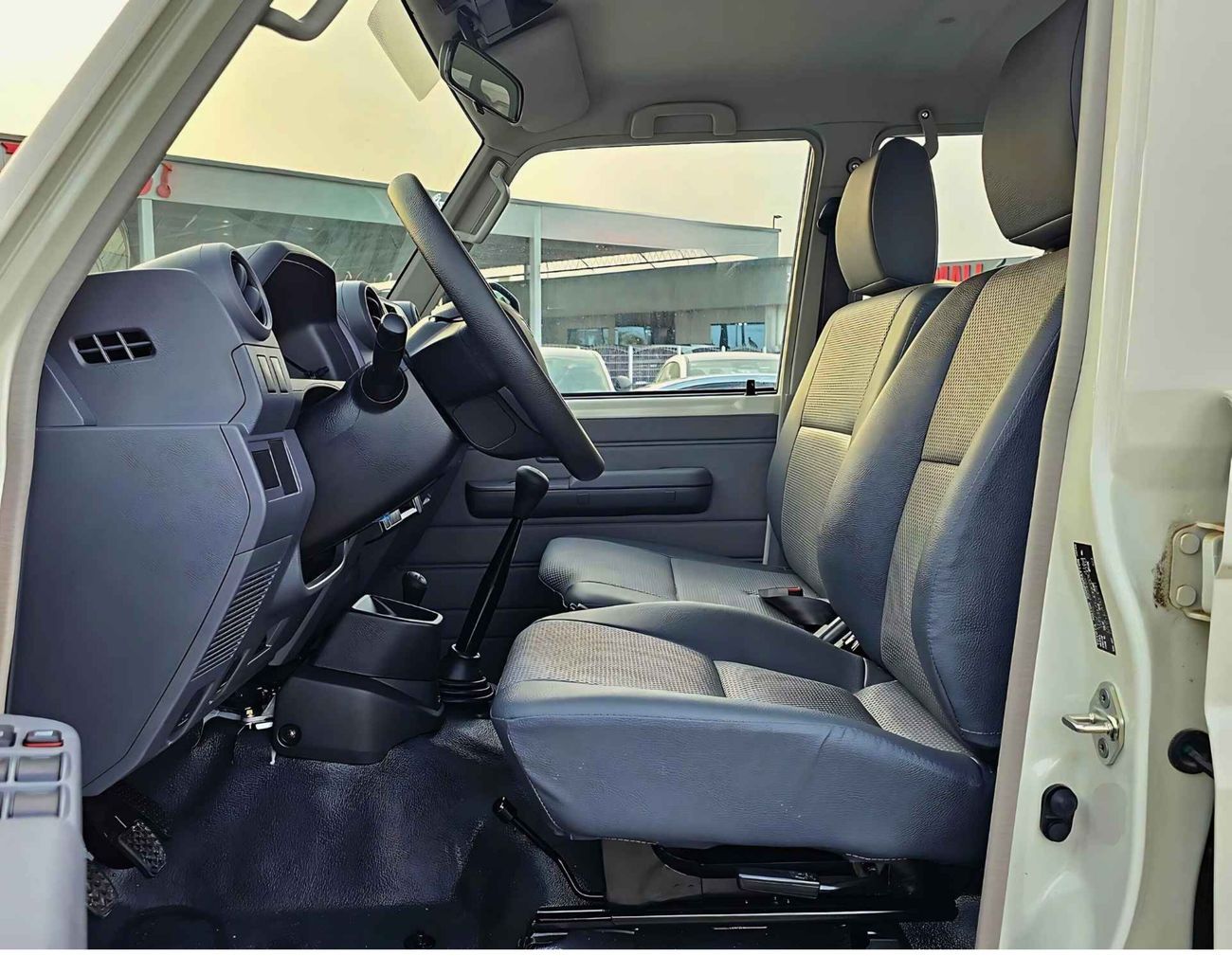 تويوتا لاند كروزر 70 LC76 / V6 / 4.2L DIESEL / M/T / POWER WINDOWS WITH LEATHER/ 4WD (CODE # 68037)