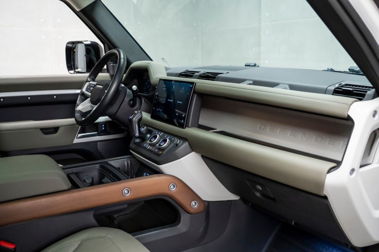 Land Rover Defender 