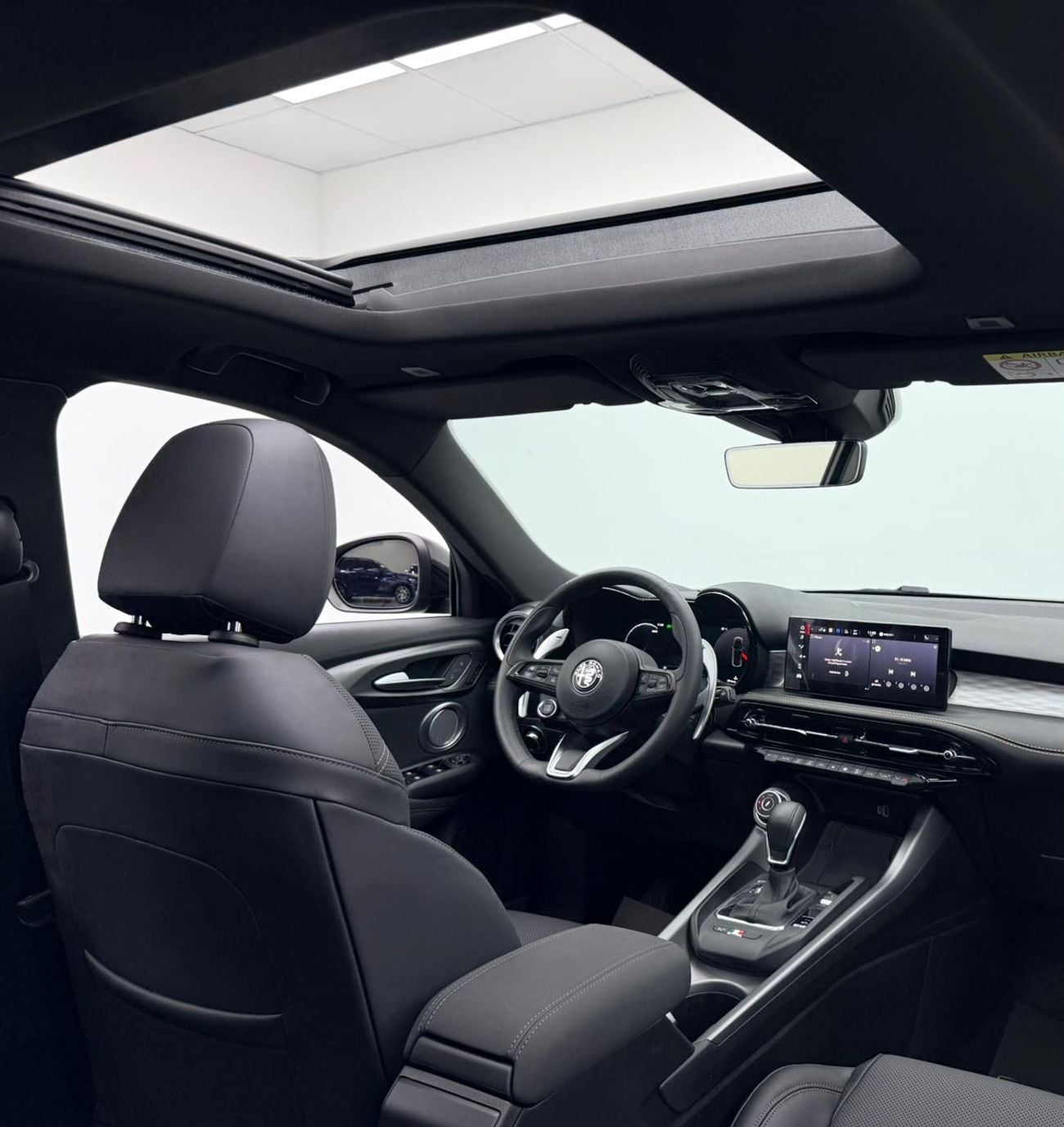 ألفا روميو تونالي 2025 Alfa Romeo Tonale Veloce, 5 Years Alfa Warranty + Service Pack, Delivery Kms, Fully Loaded, GCC