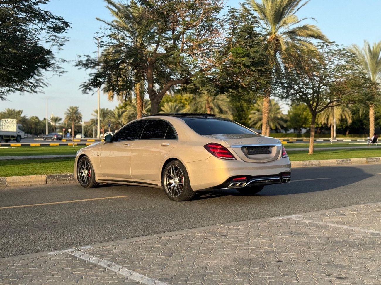 Mercedes-Benz S 550 MERCEDES S550 MODEL 2015 5 BUTTON FULL OPTION