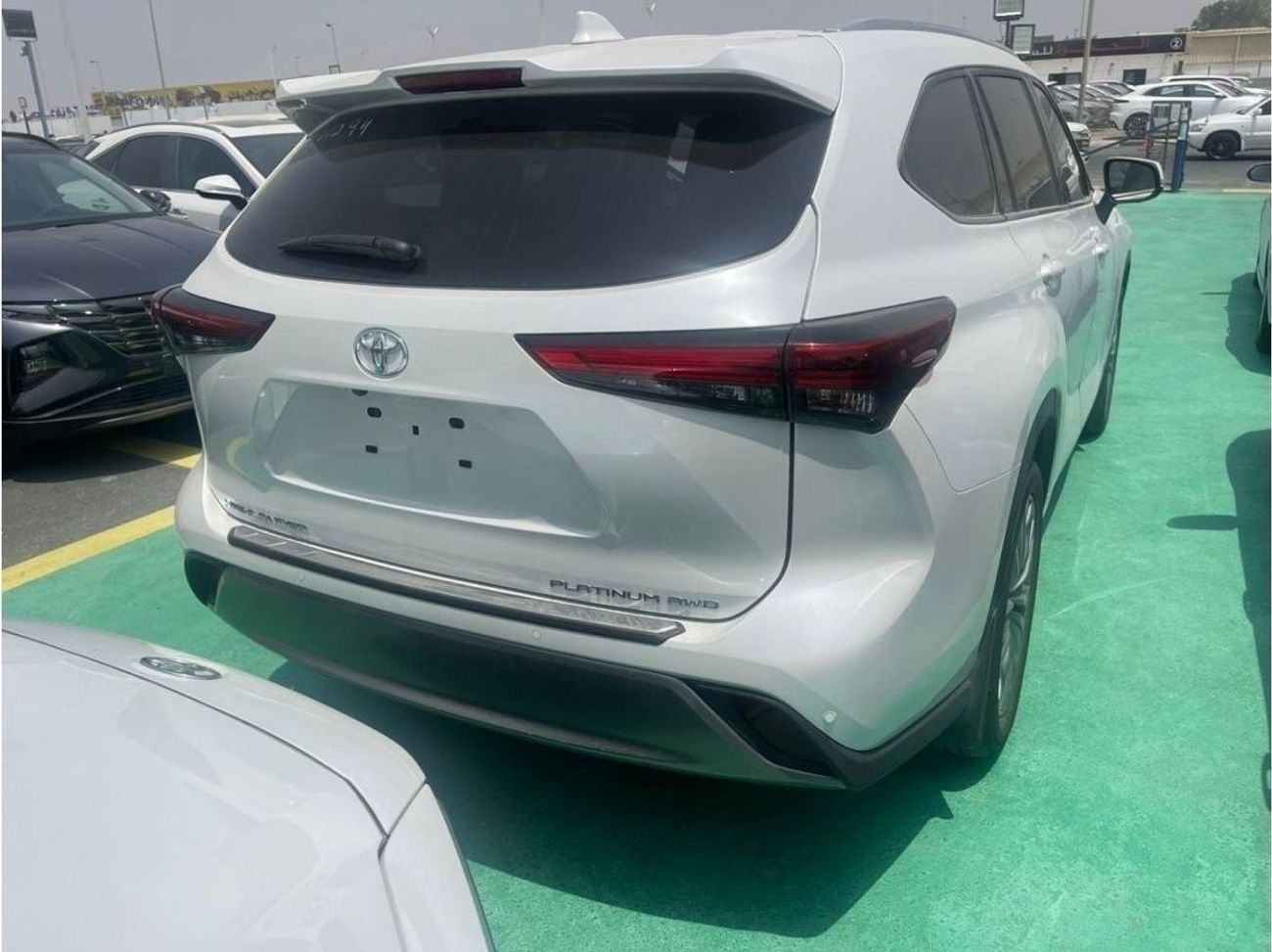تويوتا هايلاندر 2024 TOYOTA HIGHLANDER PLATINUM 2.5L petrol AUTOAMTIC SUNROOF AWD ZERO KM
