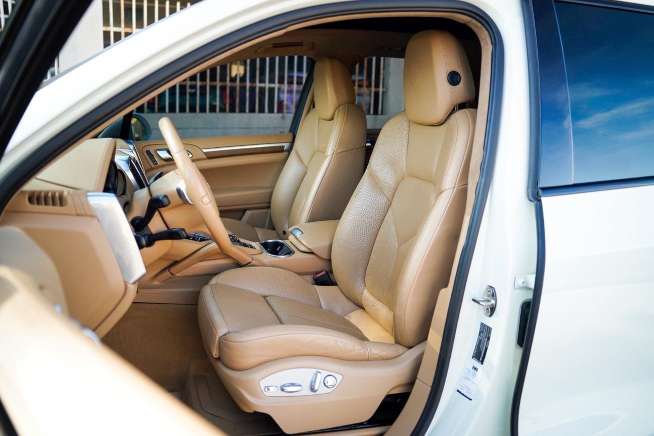 Porsche Cayenne Turbo 4.8L (500 HP)