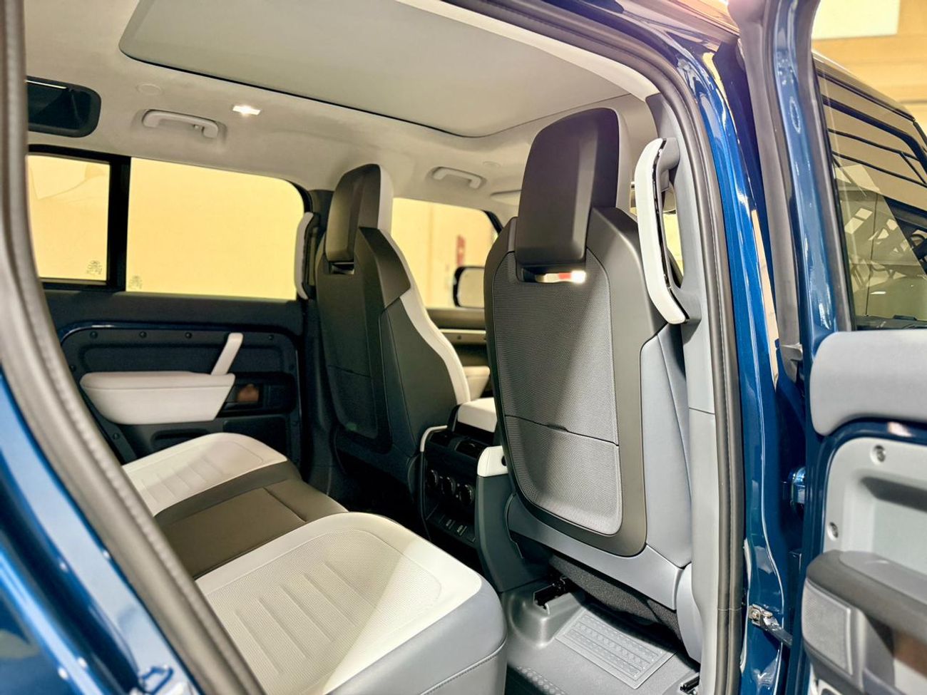 لاند روفر ديفندر 110 P635 OCTA V8 2026