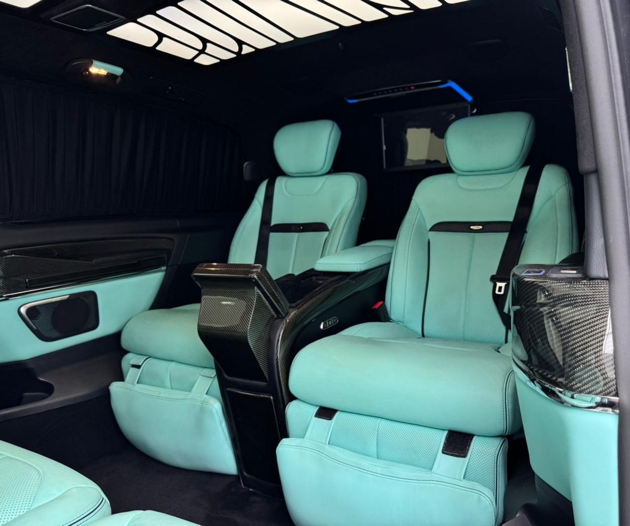 مرسيدس بنز V 250 Std 2.1L 2023 Mercedes-Benz V250 V-Line Design VIP, Full Service History, 1 Year Warranty, GCC