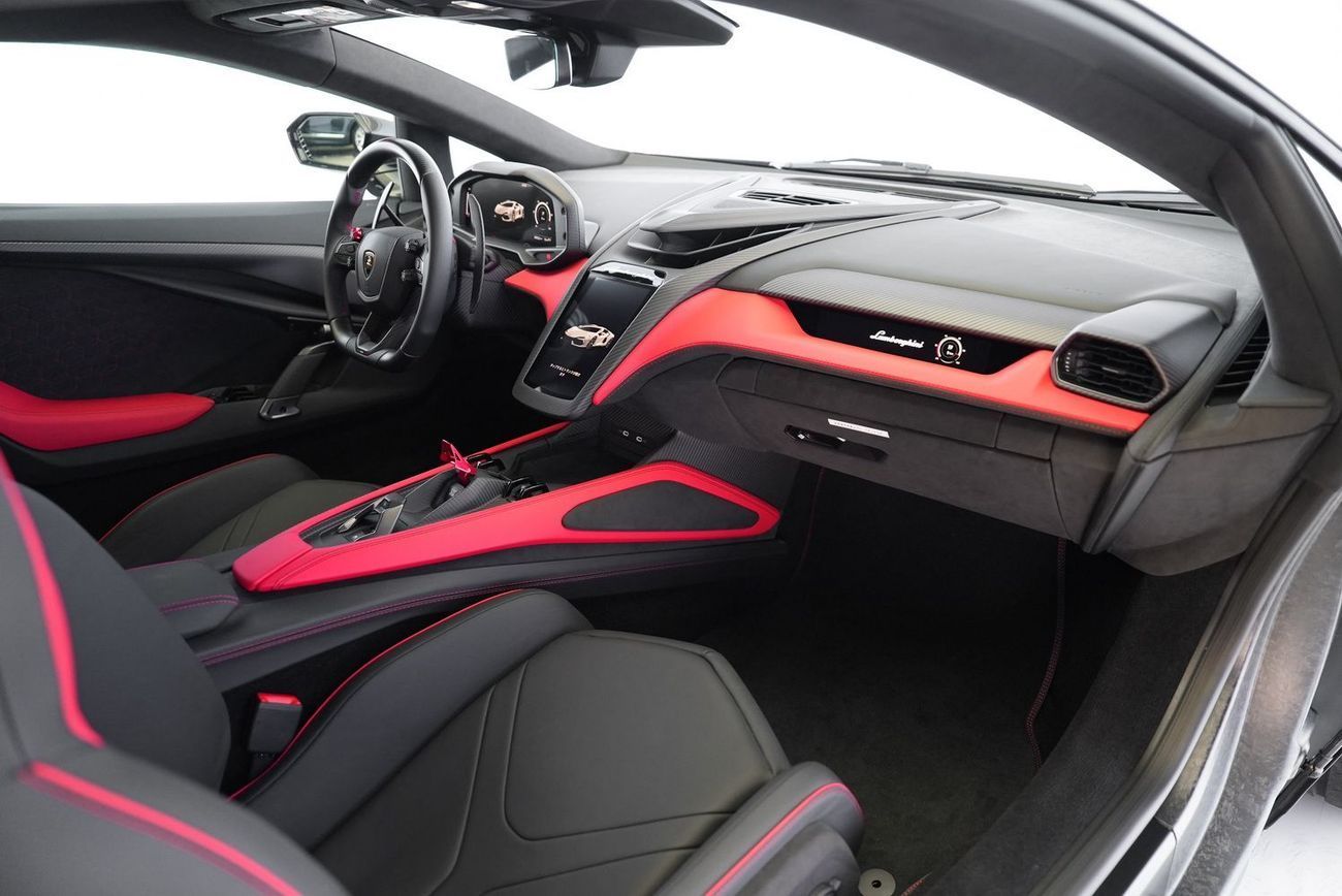 لامبورغيني ريفويلتو 6.5L V12 Hybrid