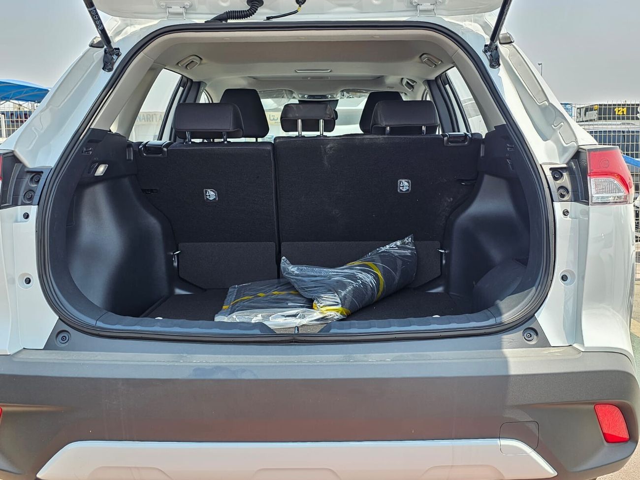 Toyota Corolla Cross 2.0L V4 HYBRID, PUSH START, MID OPTION WITH SUNROOF / SPECIAL OFFER