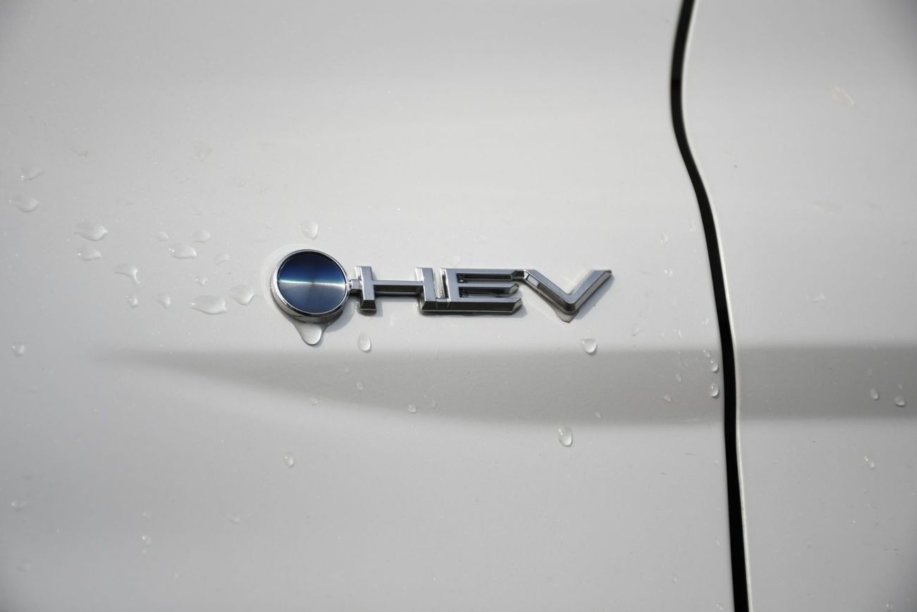 تويوتا كامري 2.5L LE HEV With Panoramic (Ready Stock)