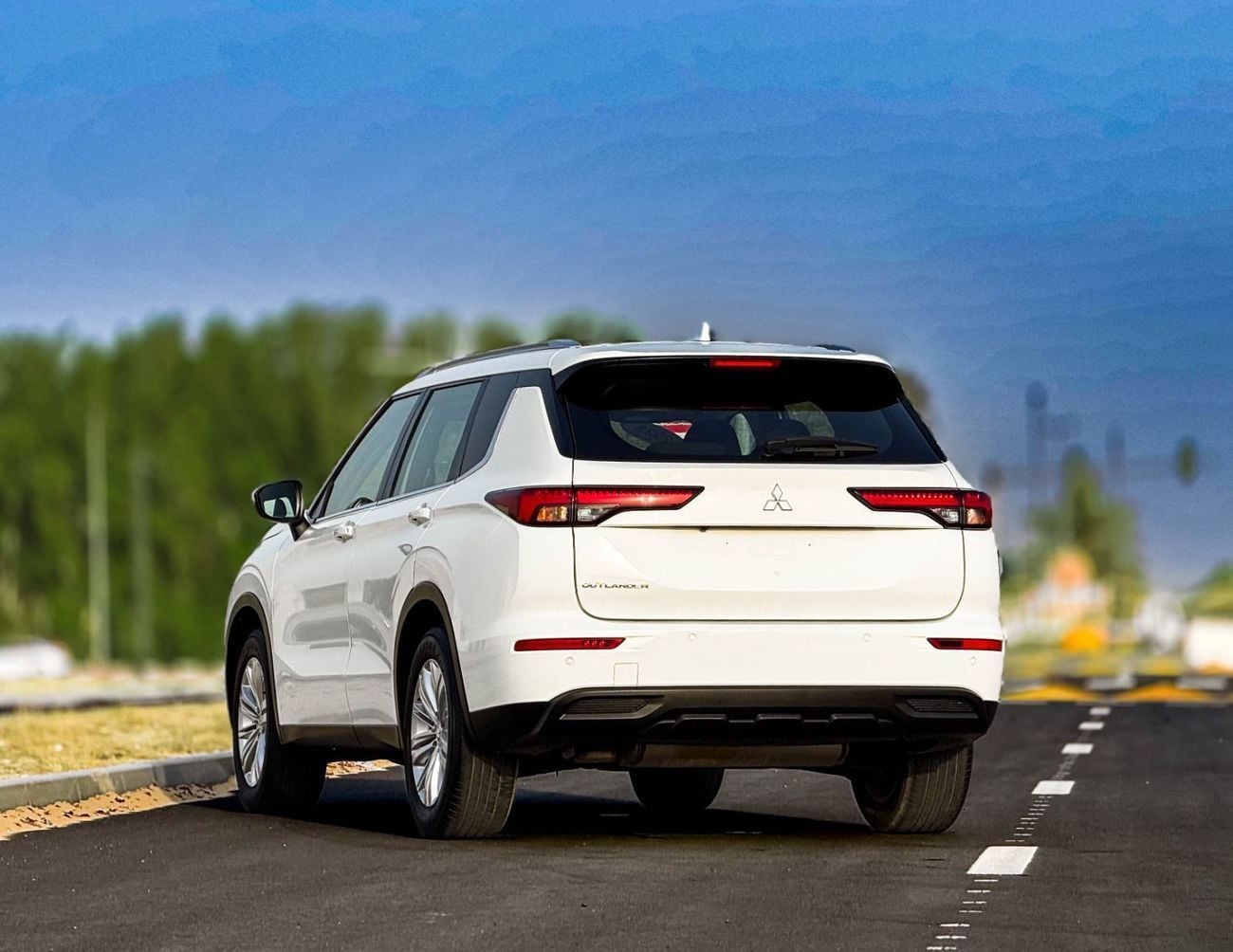 ميتسوبيشي آوتلاندر ميتسوبيشي أوتلاندر | 3.0 لتر | 2023 | خليجية | خالية من الحوادث | بحالة ممتازة | 1025 شهرياً