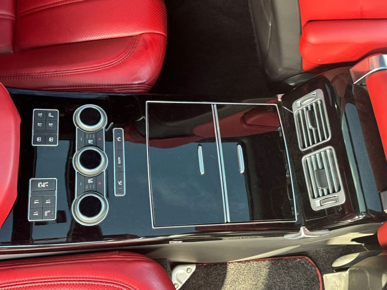 Land Rover Range Rover Autobiography 5.0L (375 HP) “2017 Range Rover Autobiography 5.0L V8 – Executive 1×1 Rear Seats, Pano