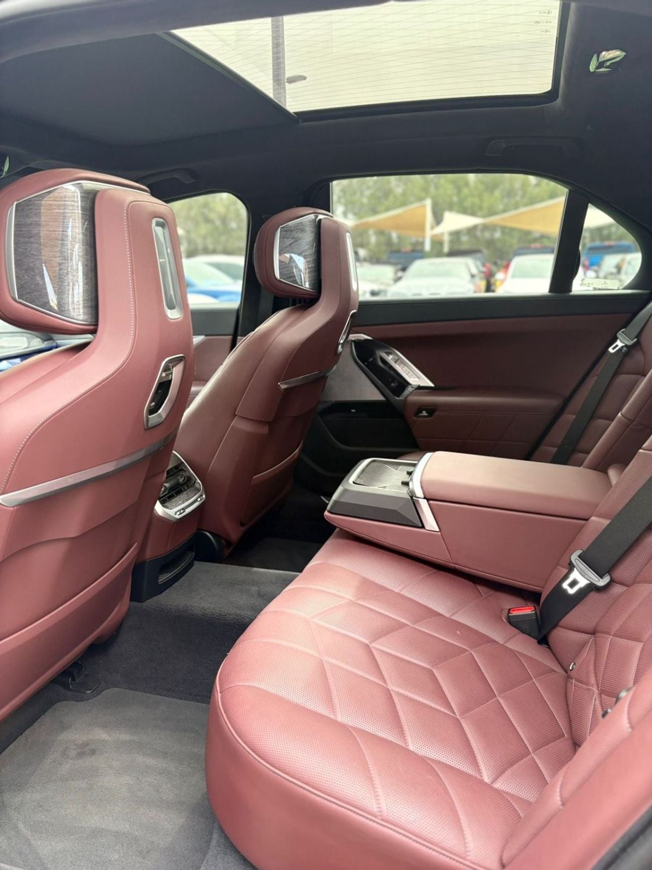 بي أم دبليو 760i xDRIVE M SPORT بي ام دبليو 760i X DRIVE  وارد VIP فل ابشن بحاله ممتازه بدون حوادث