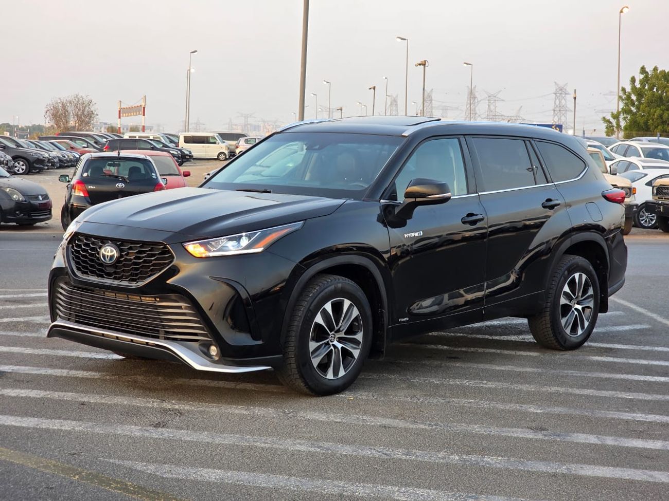 تويوتا هايلاندر 2.5L Hybrid XLE (AWD)