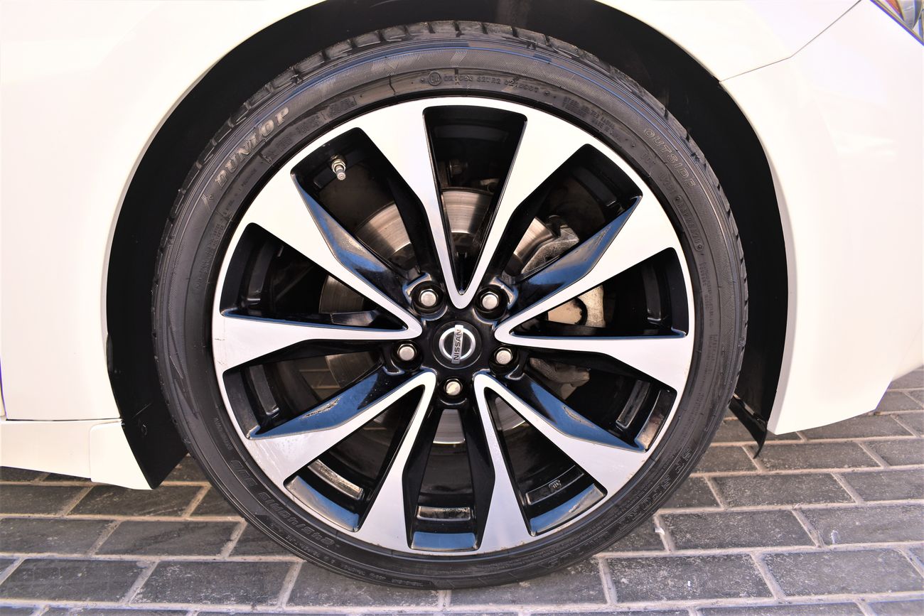 Nissan Maxima 3.5L SR V6 2018 GCC DEALER WARRANTY LEATHER SEAT SUNROOF