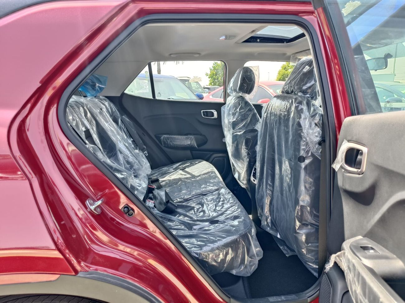 هيونداي فنيو QXI Premier Plus Turbo, 1.0L V4, Alloy Wheels, Sunroof (CODE # VEN10AF)