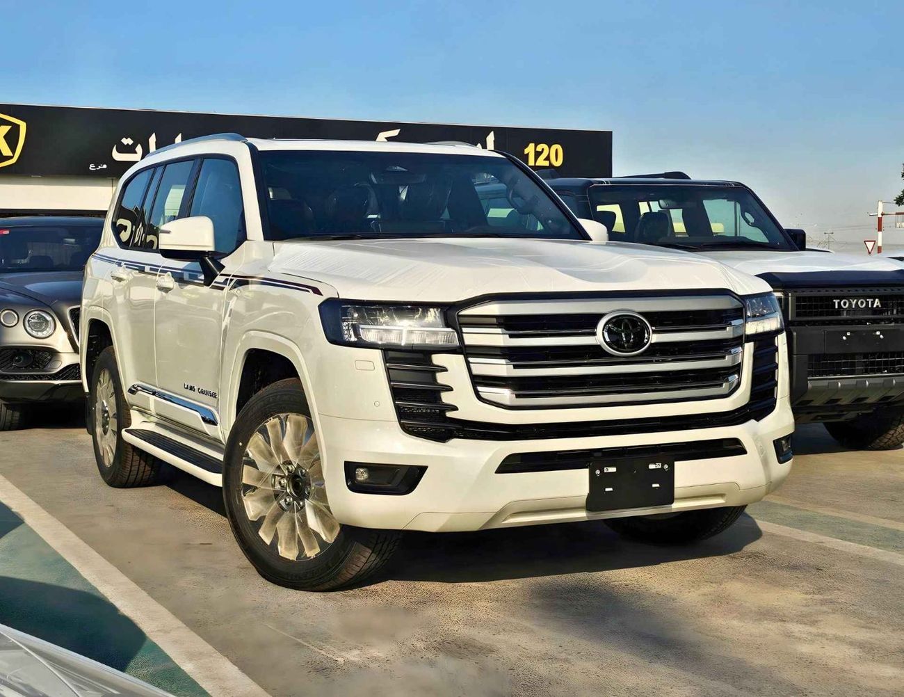 تويوتا لاند كروزر GXR TWIN TURBO / 3.5L V6 PETROL / RADAR / 12.3" DVD WITH JBL SPEAKERS / FRONT PWR SEATS / COOL BOX  