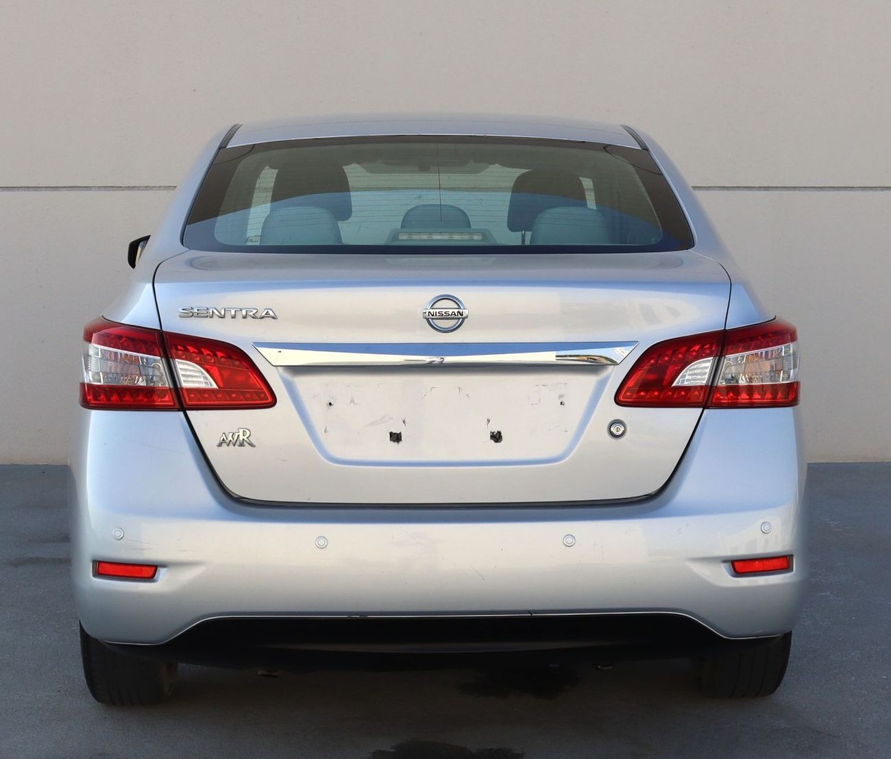 Nissan Sentra ACCIDENTS FREE - GCC - ENGINE 1600 CC - ORIGINAL PAINT - PERFECT CONDITION INSIDE OUT