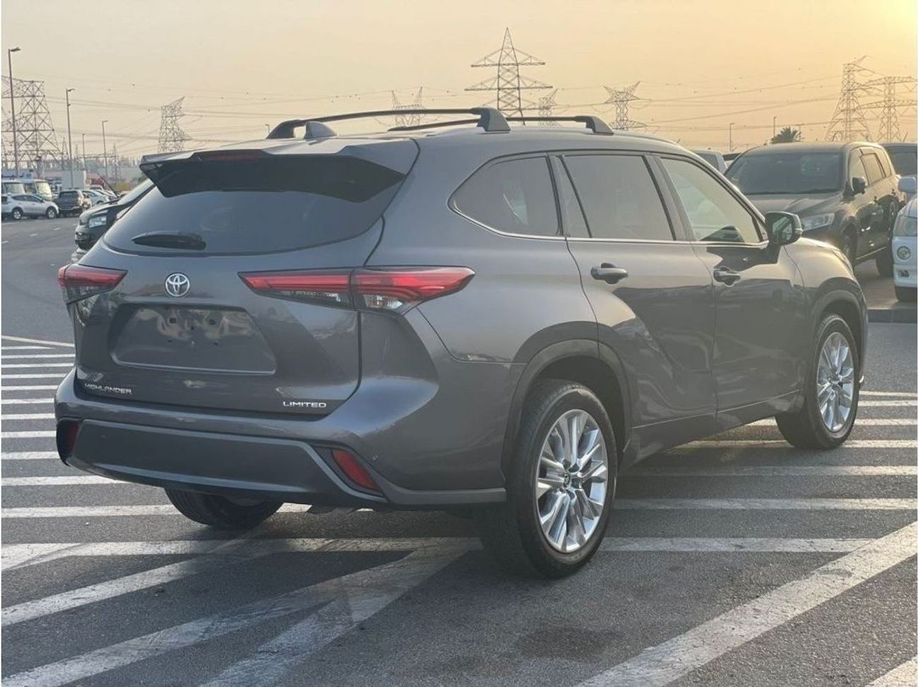 تويوتا هايلاندر 2021 Toyota Highlander Limited Edition 3.5L With multiple Driving Mode - Front & Back With Radar / E