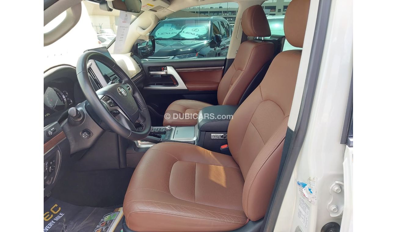 Toyota Land Cruiser TOYOTA LAND CRUISER VXR 5.7 GCC SPEC NO ACCIDENT WITHOUT DYE
