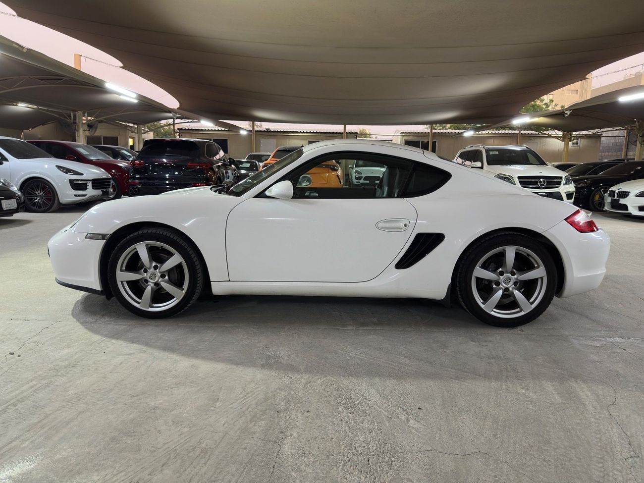 بورش كايمان PORSCHE CAYMAN 2008 2.7L | MANUAL TRANSMISSION | SPORTS STEERING WHEEL | HALF LEATHER SEATS