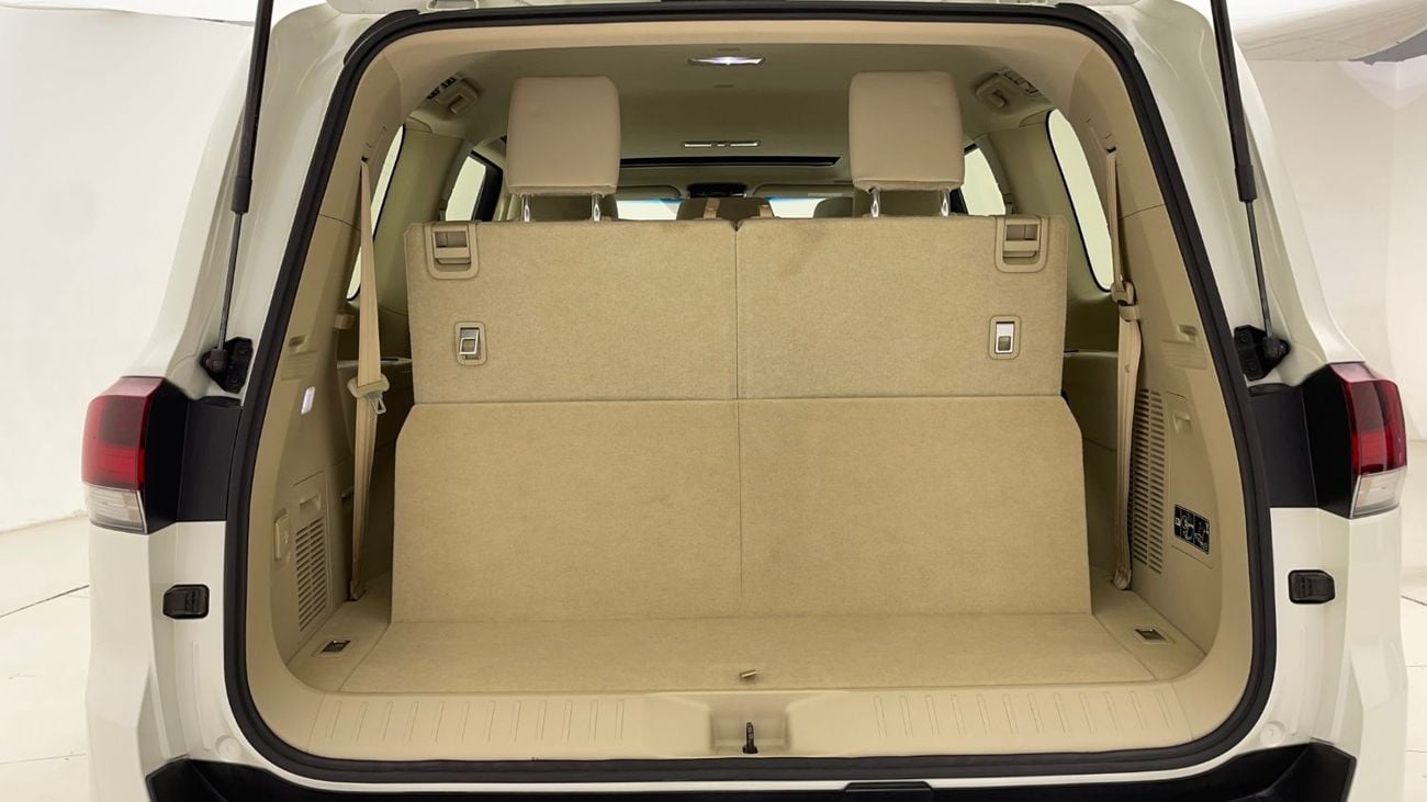 تويوتا لاند كروزر 4L 2023 | 0 DP | 2795/Month | 30 Day Return | Service History