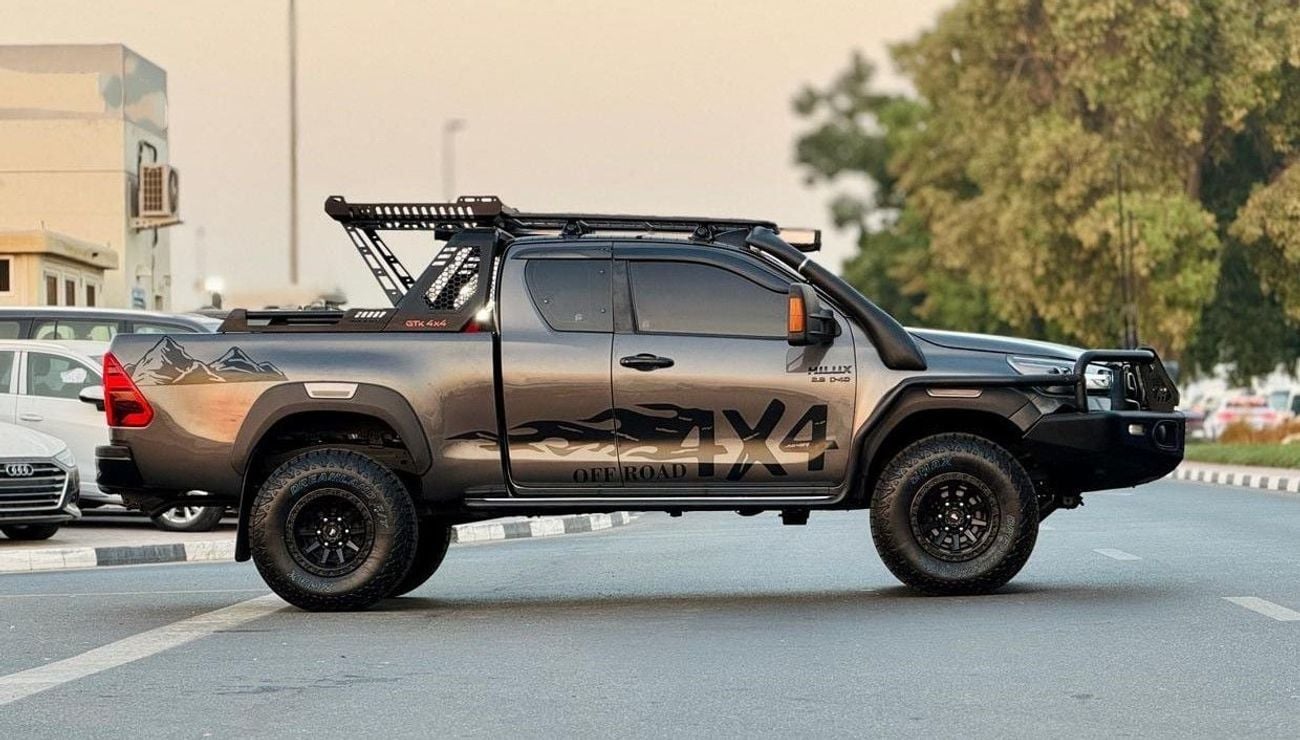 Toyota Hilux SMART CAB | GTK SPORTS BAR | AWNING CAMPING TENT | MANUAL TRANSMISSION | 2.8L | 2016