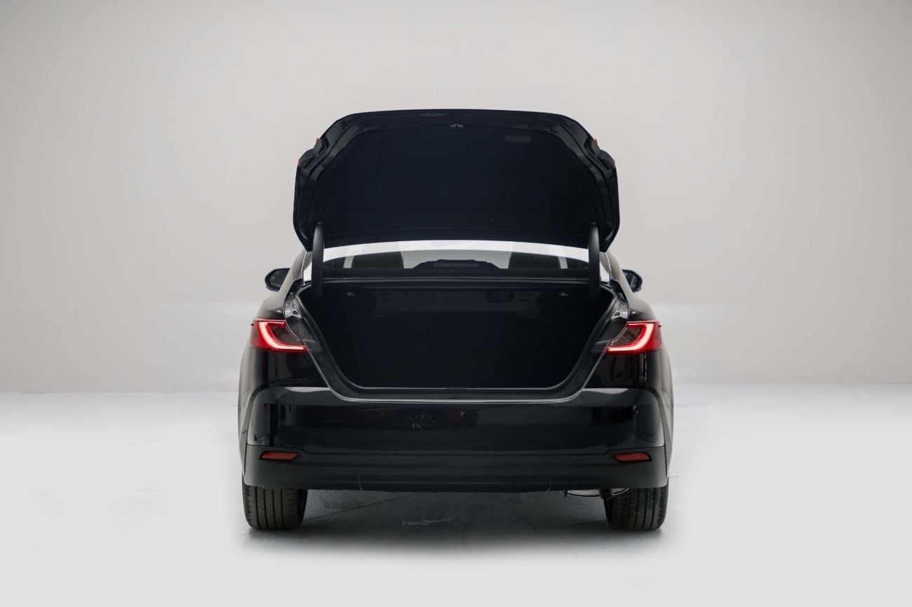 Toyota Camry GLE 2.5L - NETURAL BLACK INSIDE TAN | EXPORT ONLY