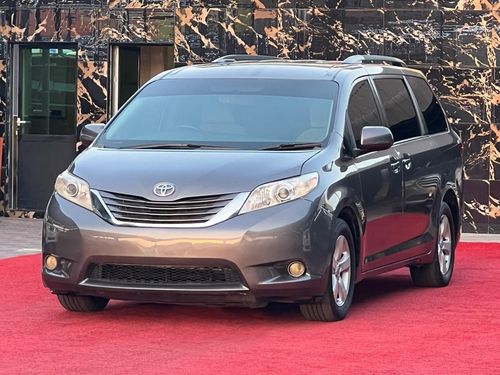 Toyota Sienna Price in UAE, Images, Specs & Features