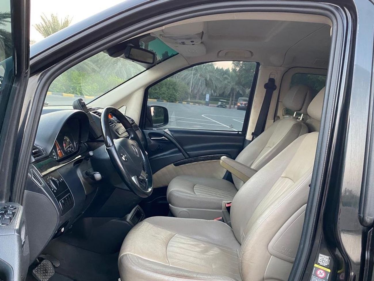 Mercedes-Benz Viano MERCEDES VIANO 2015 GCC V6 3.5L PERFECT CONDITION - ACCIDENT FREE