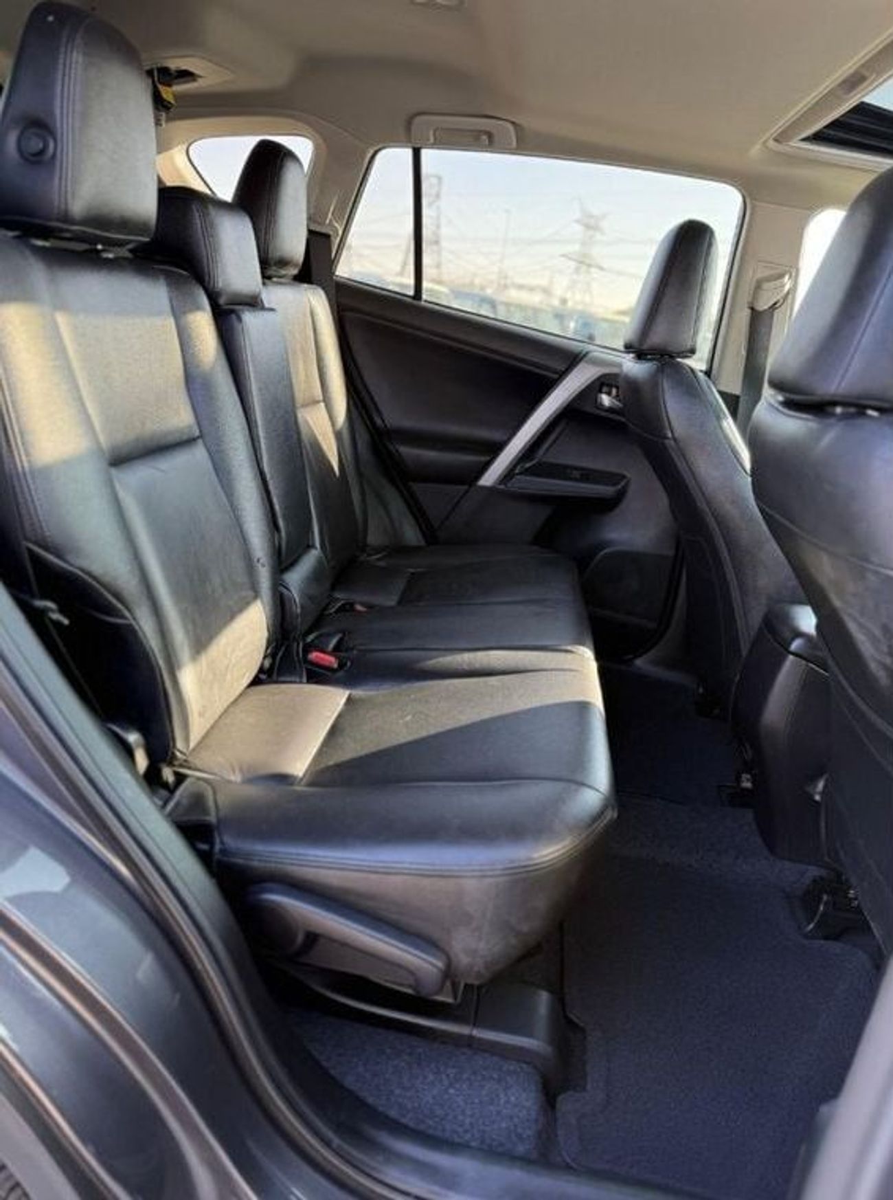 تويوتا راف ٤ TOYOTA RAV4 XLE Full Option