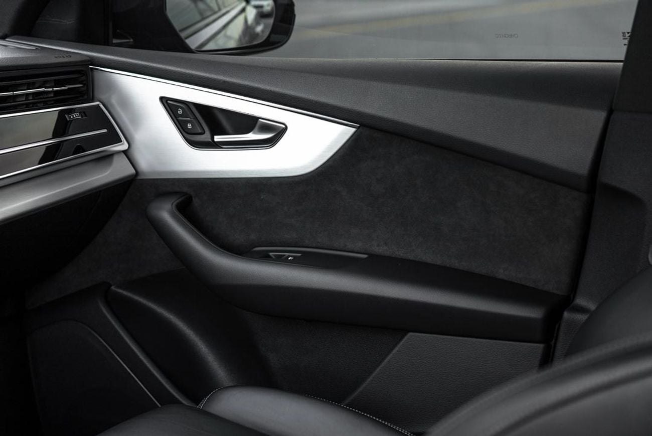 Audi Q8 55 TFSI quattro S-Line 3.0L (340 HP)