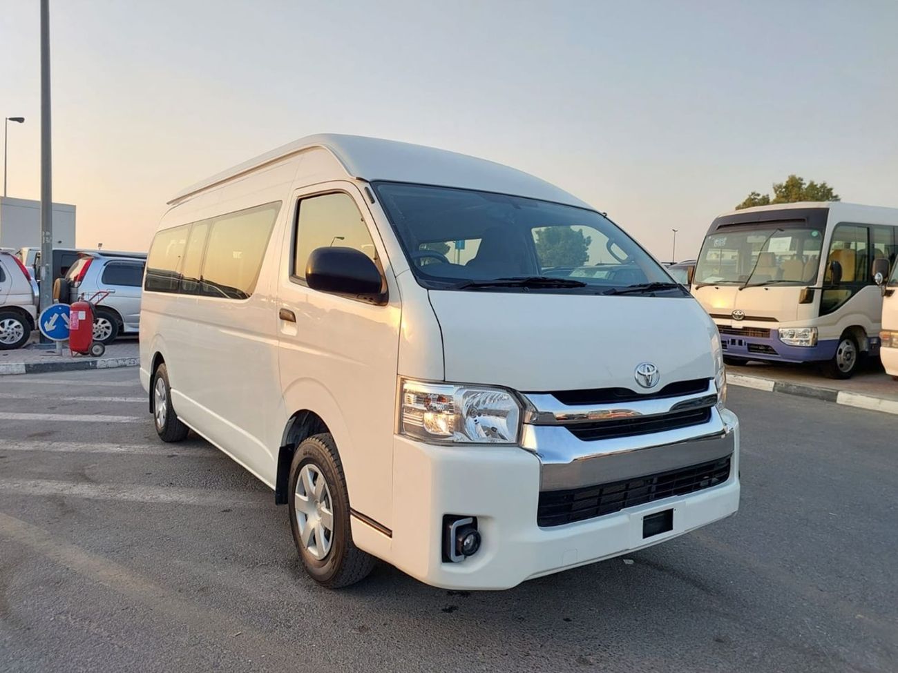 Toyota Hiace TOYOTA HIACE COMMUTER VAN RHD 2016 MODEL 3.0 L DIESEL AUTOMATIC(PM28405)