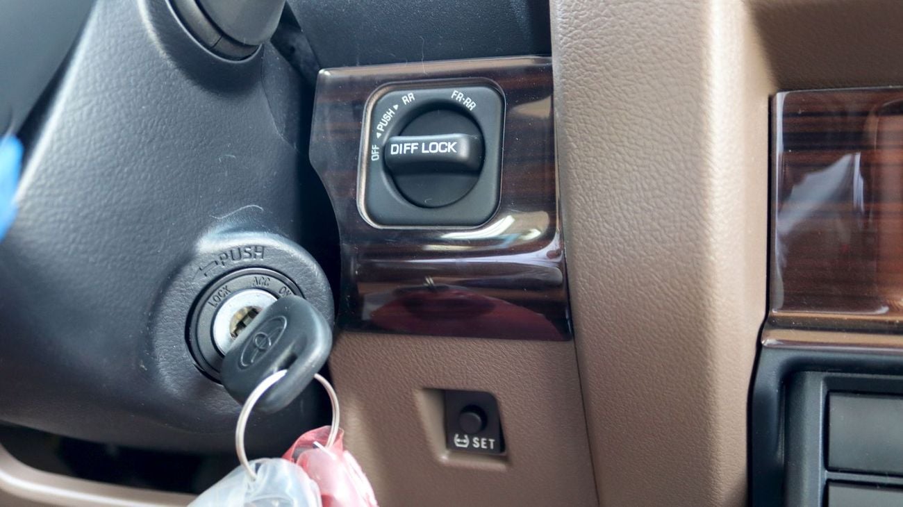 Toyota Land Cruiser 70 LC 76 | LX | 4.0L | V6 Automatic | GCC Specification